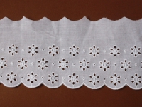 Batist-Spitze mit 3 Blumenreihen